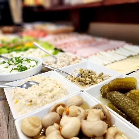 Royal לינה וארוחת בוקר